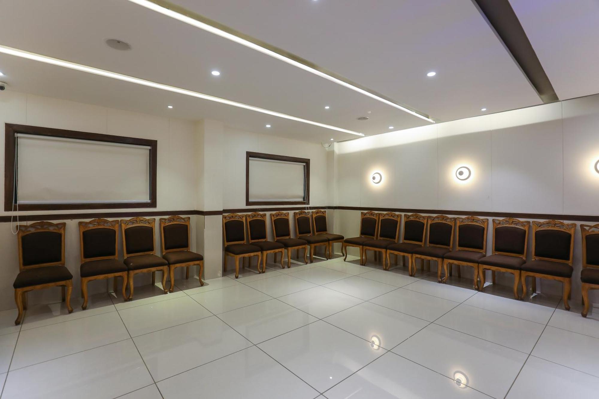 Hotel Ashray Inn Express Ахмедабад Экстерьер фото