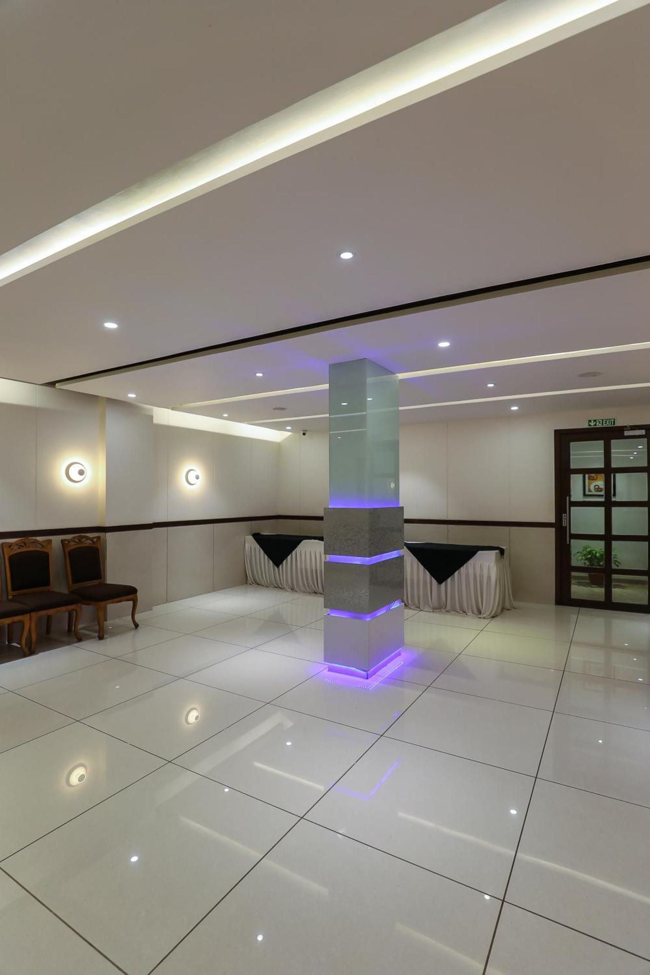 Hotel Ashray Inn Express Ахмедабад Экстерьер фото
