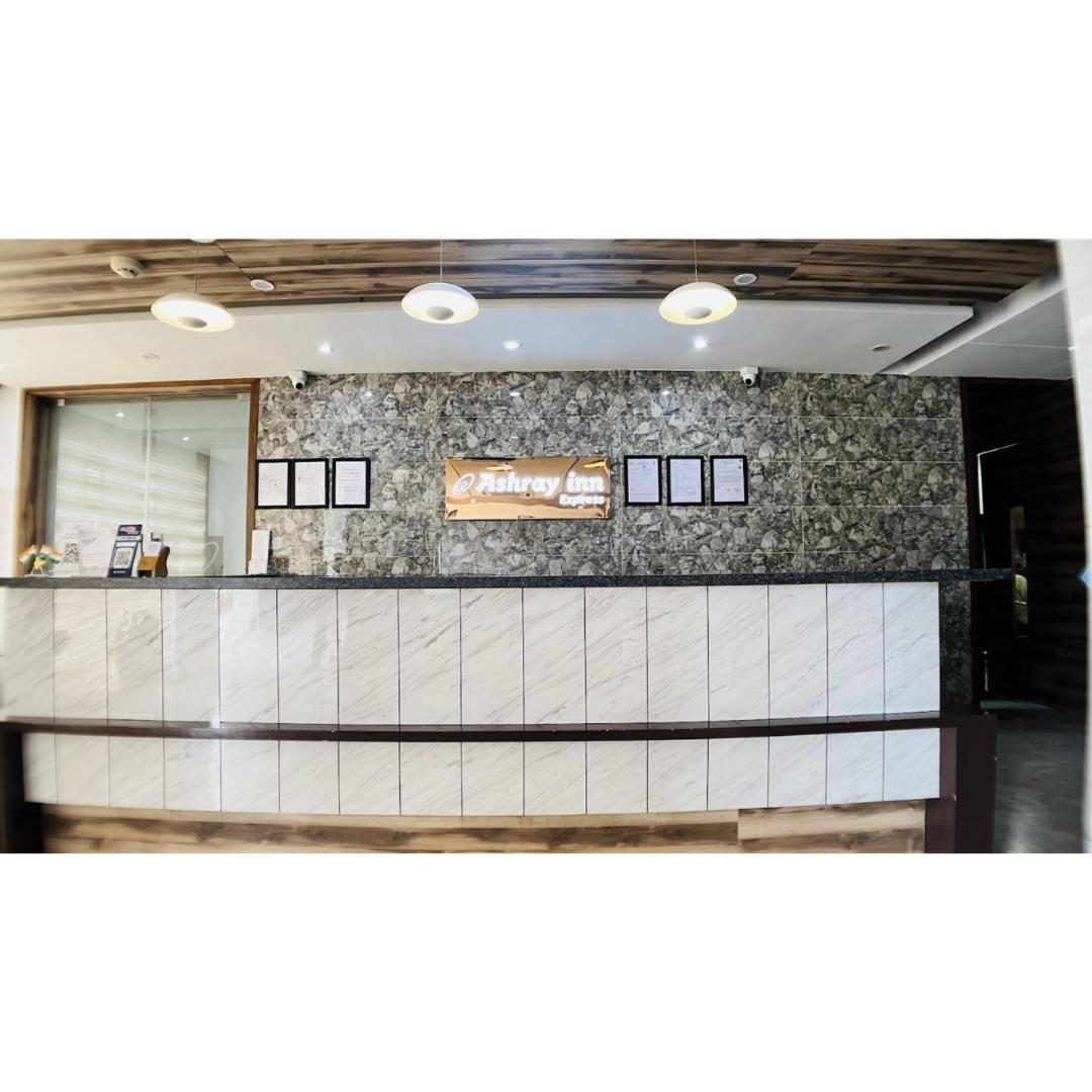 Hotel Ashray Inn Express Ахмедабад Экстерьер фото